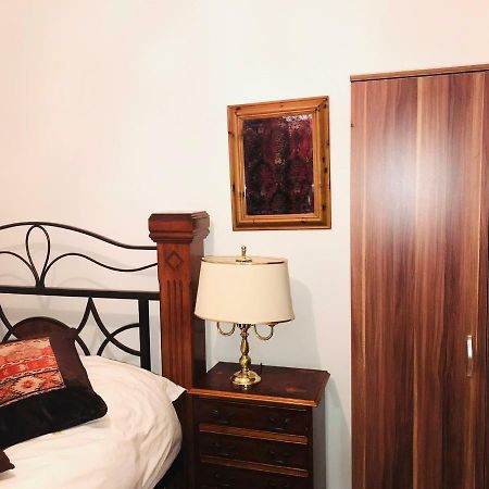 Modern Cosy Room With Private Bathroom Harrow Exteriör bild