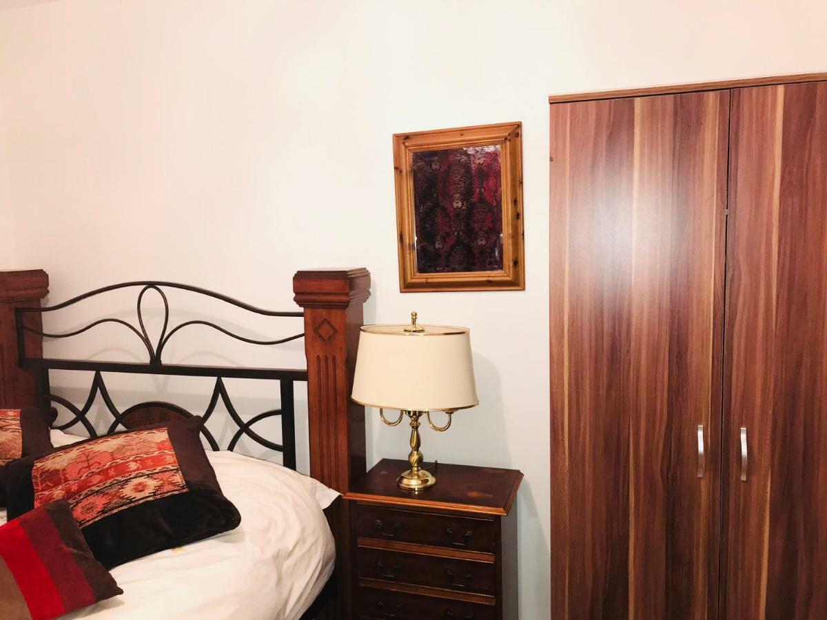Modern Cosy Room With Private Bathroom Harrow Exteriör bild